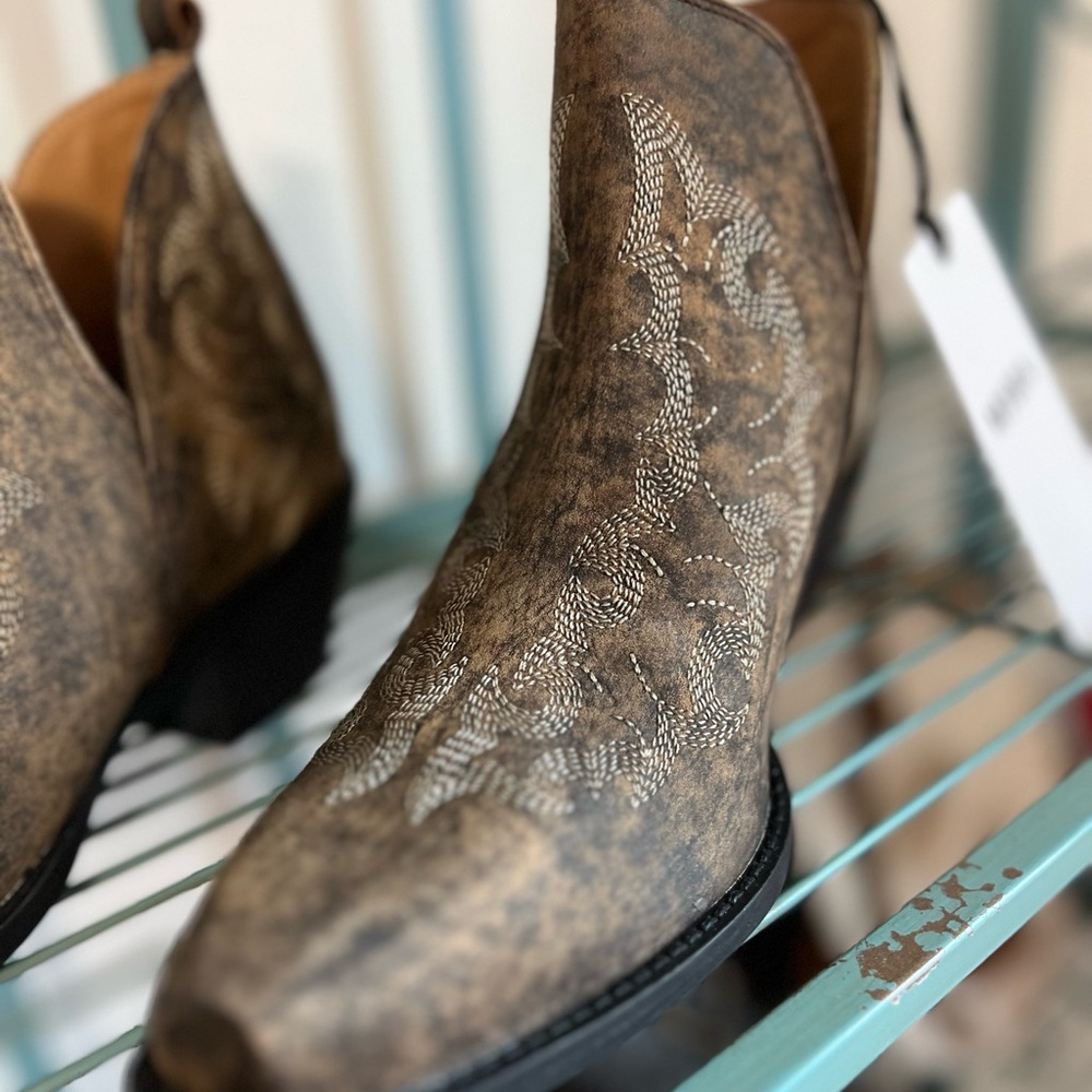 Western Chic! Bronze Brown Ankle Cowboy Boots Stitched Tan Fall Trend - Picture 14 of 15